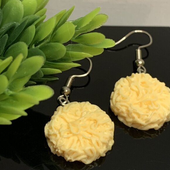 Noodle Earring, Ramen Earring, Funny Food Earring, Silly Earring, Gift Idea - Picture 2 of 6